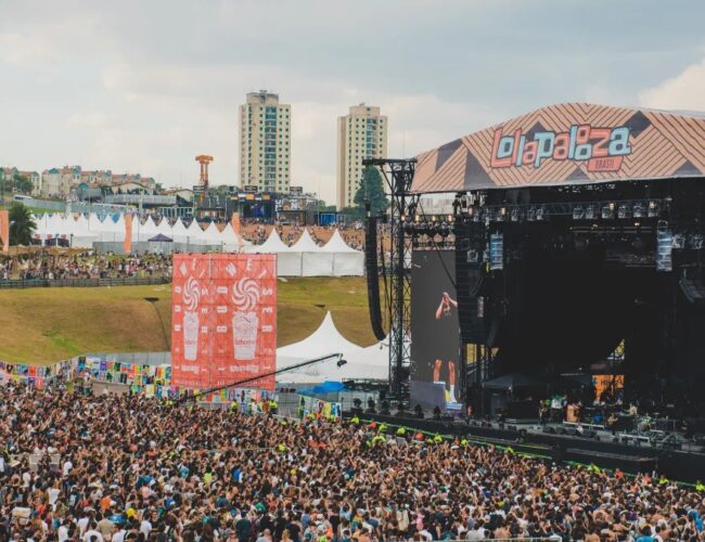 Eventos.com.br e Lollapalooza Brasil renovam parceria e anunciam LollaBR Transfer e LollaBR Trips