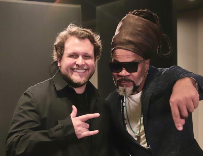 Bruno Martini e Carlinhos Brown lançam remix da icônica faixa “A Namorada”